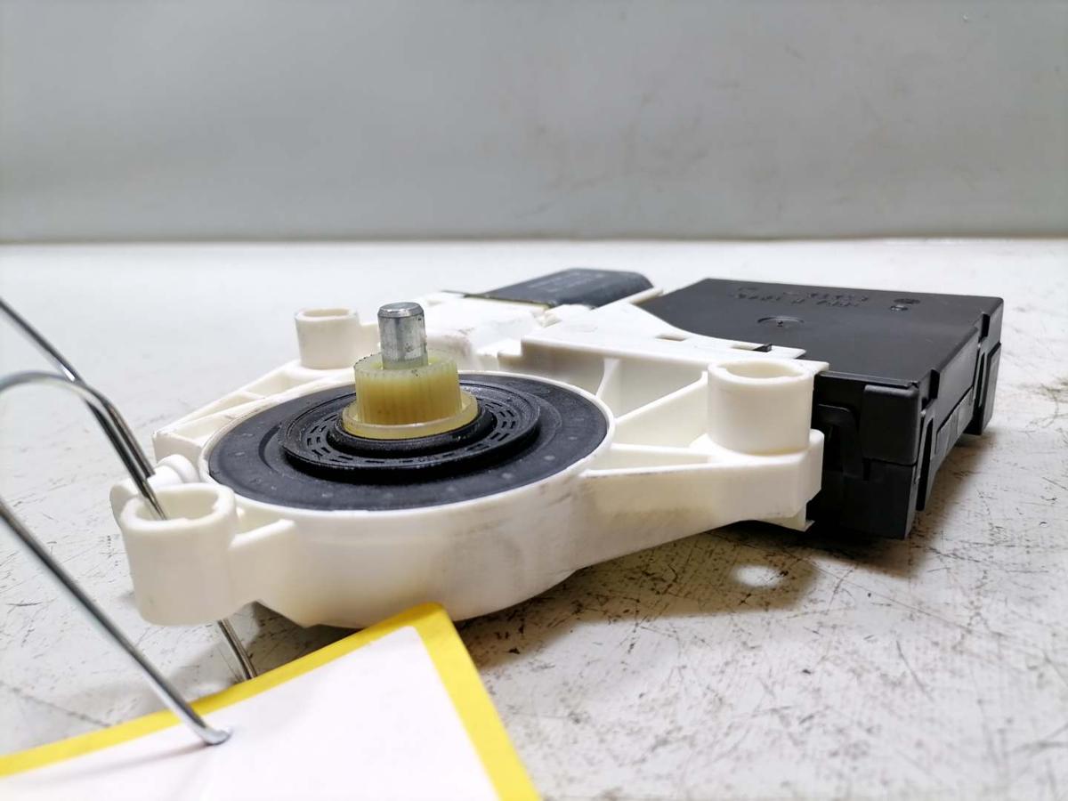 Audi A3 8P original Fensterhebermotor hinten rechts Bj.2010